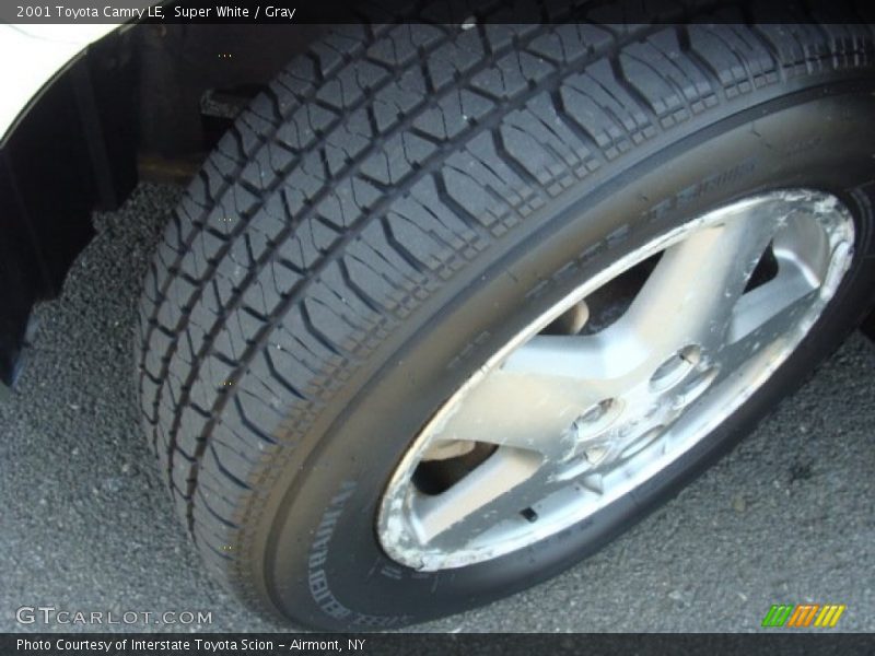 Super White / Gray 2001 Toyota Camry LE