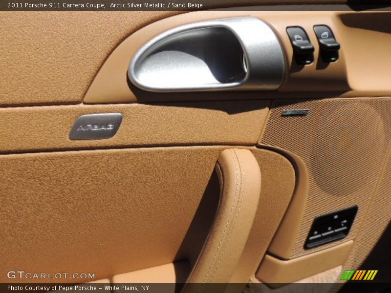 Controls of 2011 911 Carrera Coupe