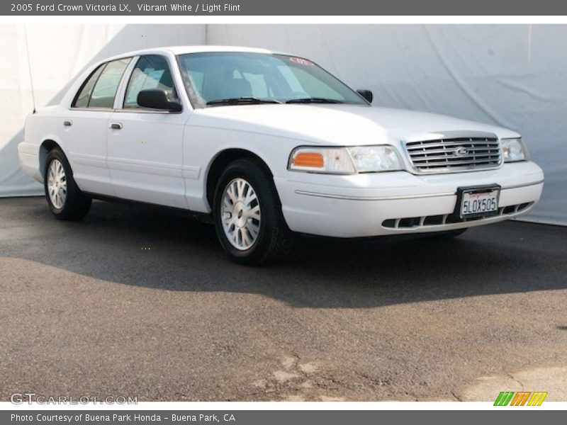 Vibrant White / Light Flint 2005 Ford Crown Victoria LX