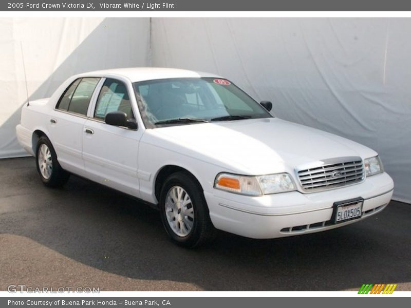 Vibrant White / Light Flint 2005 Ford Crown Victoria LX