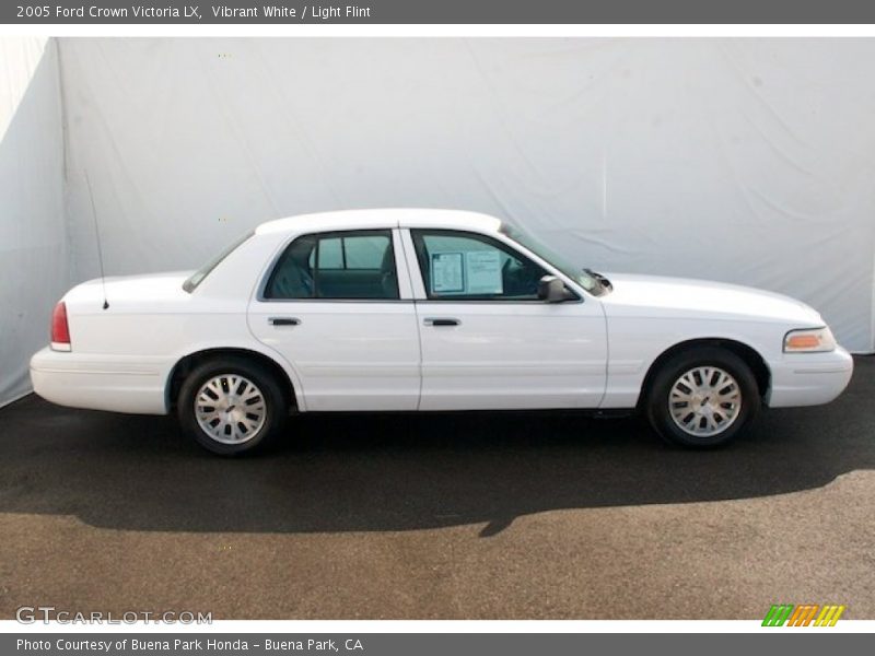 Vibrant White / Light Flint 2005 Ford Crown Victoria LX