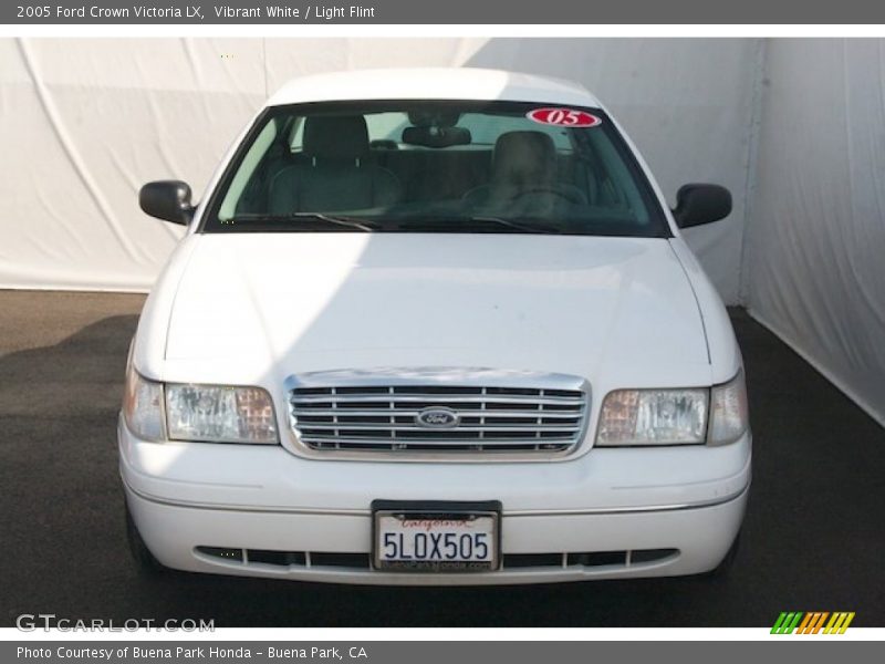 Vibrant White / Light Flint 2005 Ford Crown Victoria LX