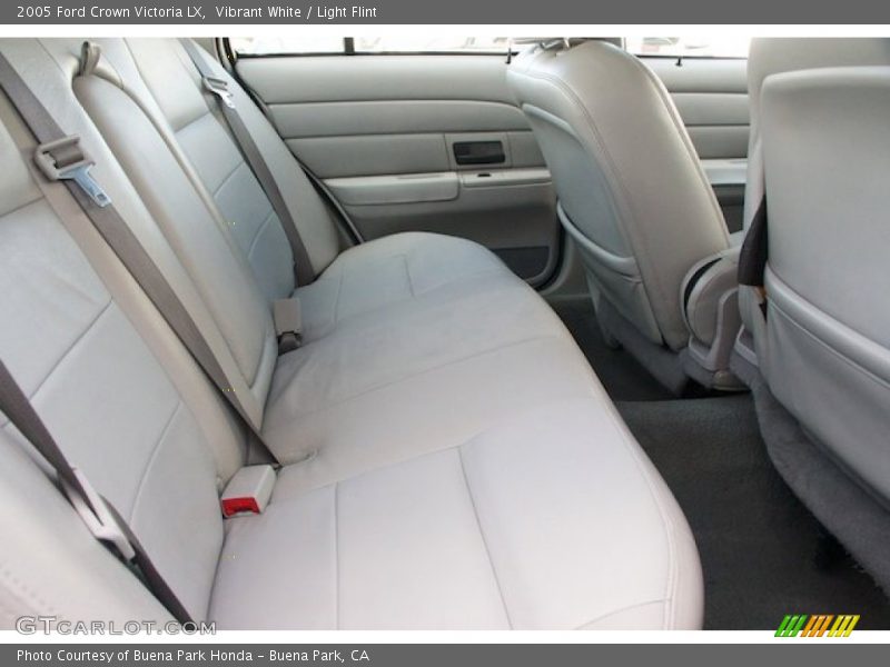 Vibrant White / Light Flint 2005 Ford Crown Victoria LX