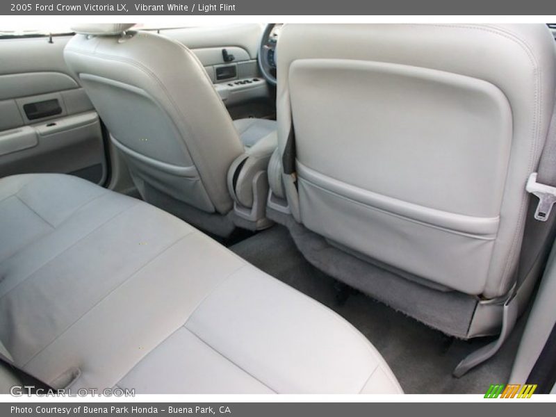 Vibrant White / Light Flint 2005 Ford Crown Victoria LX