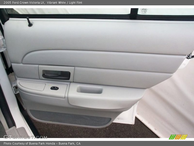 Vibrant White / Light Flint 2005 Ford Crown Victoria LX