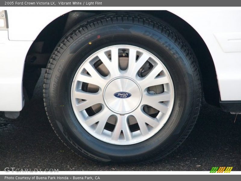 Vibrant White / Light Flint 2005 Ford Crown Victoria LX