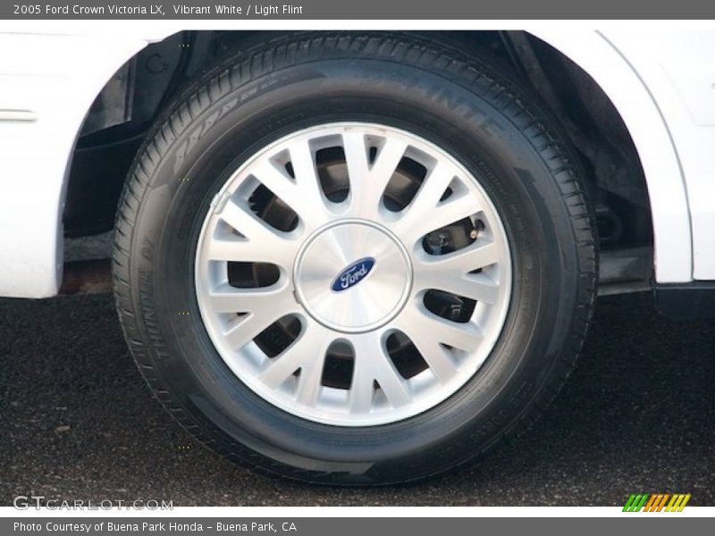 Vibrant White / Light Flint 2005 Ford Crown Victoria LX