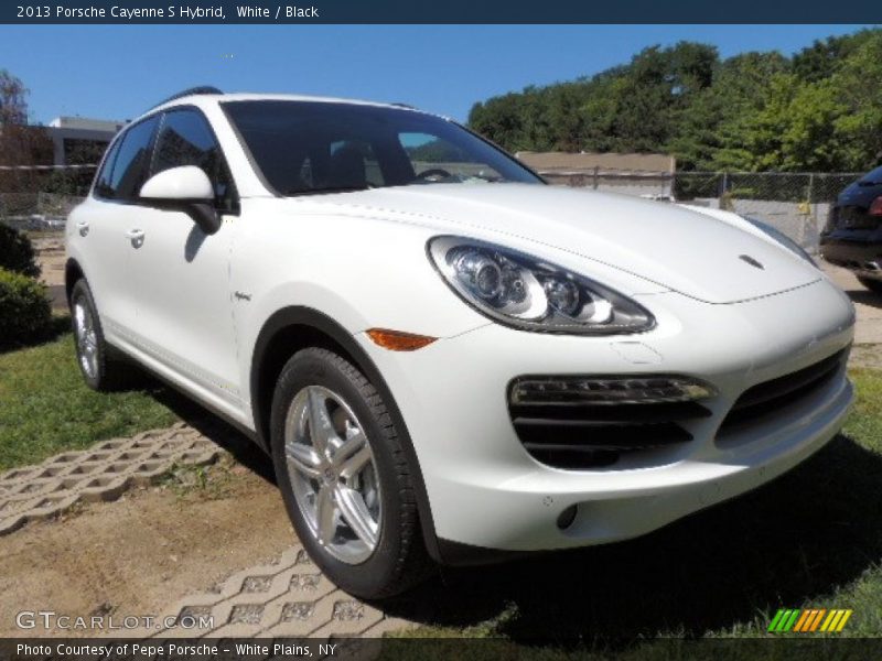 Front 3/4 View of 2013 Cayenne S Hybrid