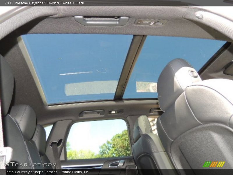Sunroof of 2013 Cayenne S Hybrid