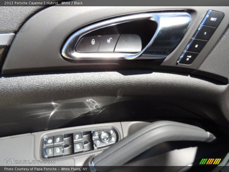 Controls of 2013 Cayenne S Hybrid