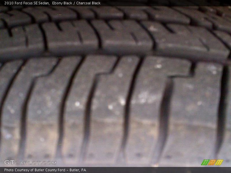 Ebony Black / Charcoal Black 2010 Ford Focus SE Sedan