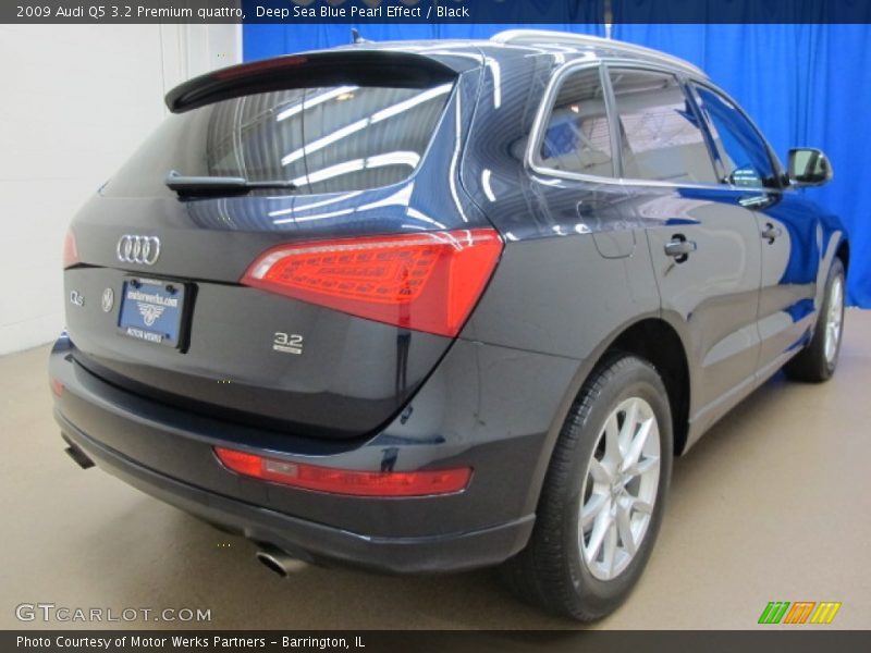 Deep Sea Blue Pearl Effect / Black 2009 Audi Q5 3.2 Premium quattro