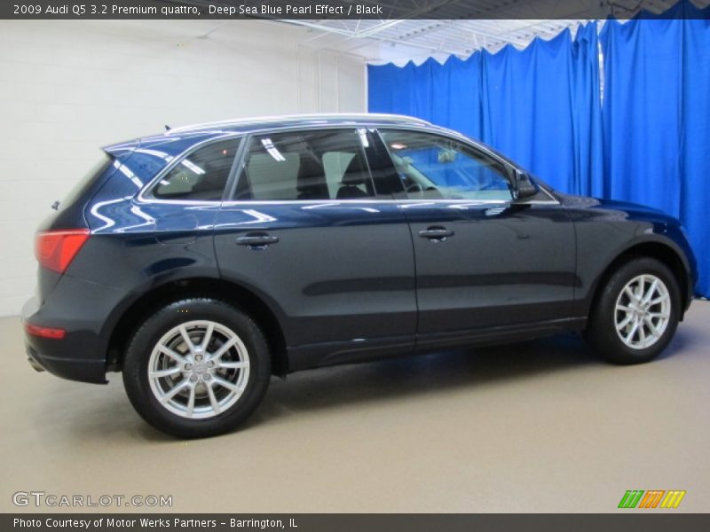 Deep Sea Blue Pearl Effect / Black 2009 Audi Q5 3.2 Premium quattro