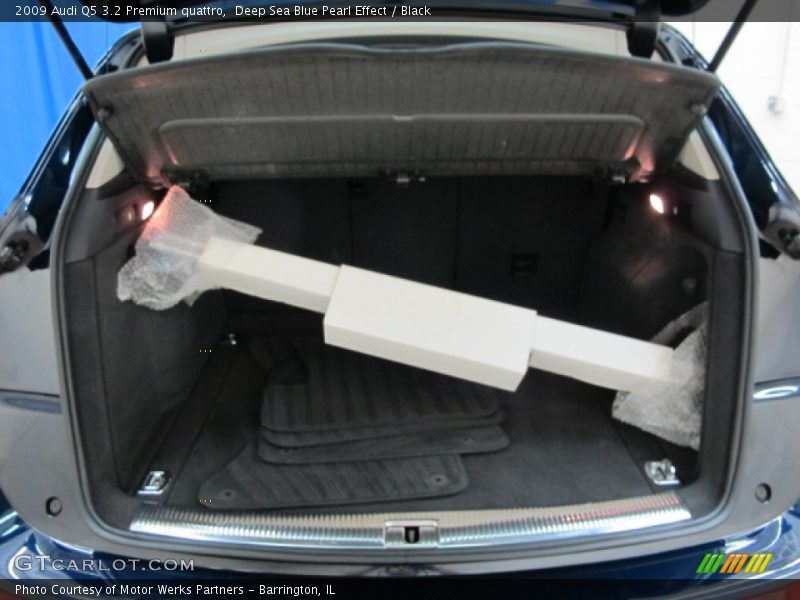Deep Sea Blue Pearl Effect / Black 2009 Audi Q5 3.2 Premium quattro