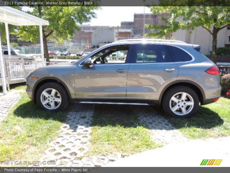 Meteor Grey Metallic / Black 2013 Porsche Cayenne