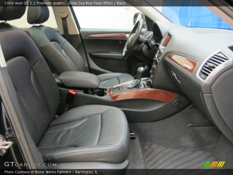 Deep Sea Blue Pearl Effect / Black 2009 Audi Q5 3.2 Premium quattro
