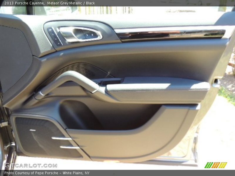 Meteor Grey Metallic / Black 2013 Porsche Cayenne