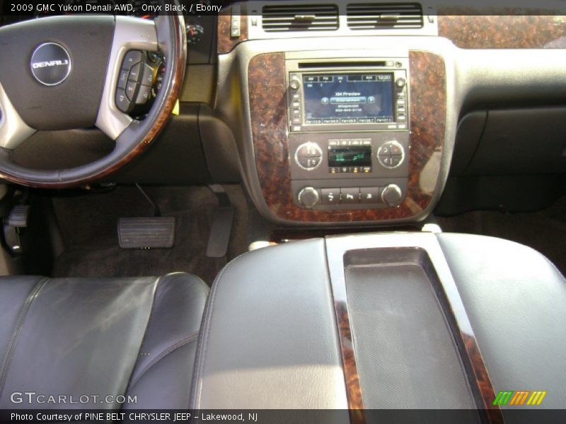 Onyx Black / Ebony 2009 GMC Yukon Denali AWD