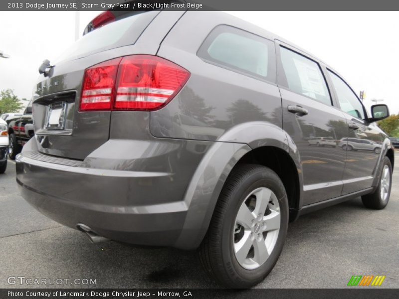 Storm Gray Pearl / Black/Light Frost Beige 2013 Dodge Journey SE