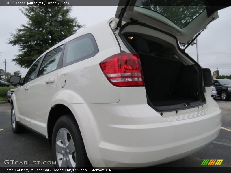 White / Black 2013 Dodge Journey SE