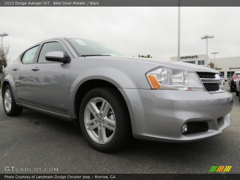 Front 3/4 View of 2013 Avenger SXT