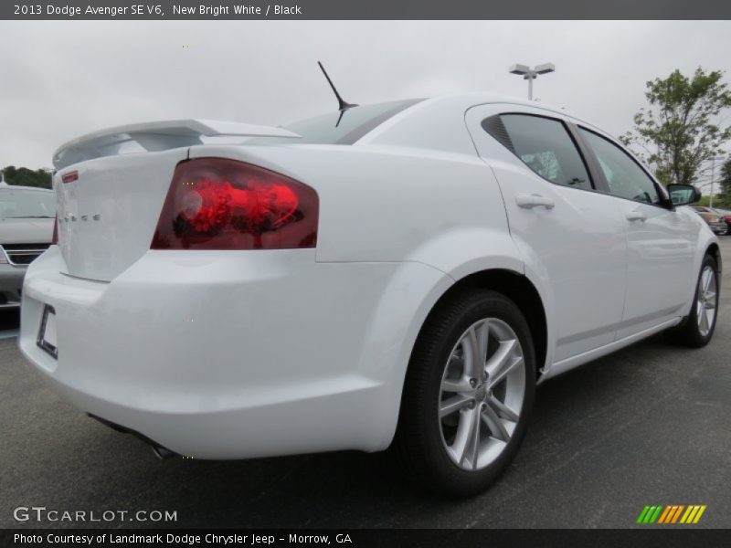 New Bright White / Black 2013 Dodge Avenger SE V6