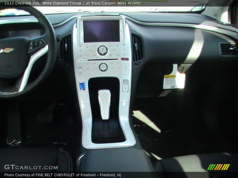 White Diamond Tricoat / Jet Black/Ceramic White Accents 2013 Chevrolet Volt