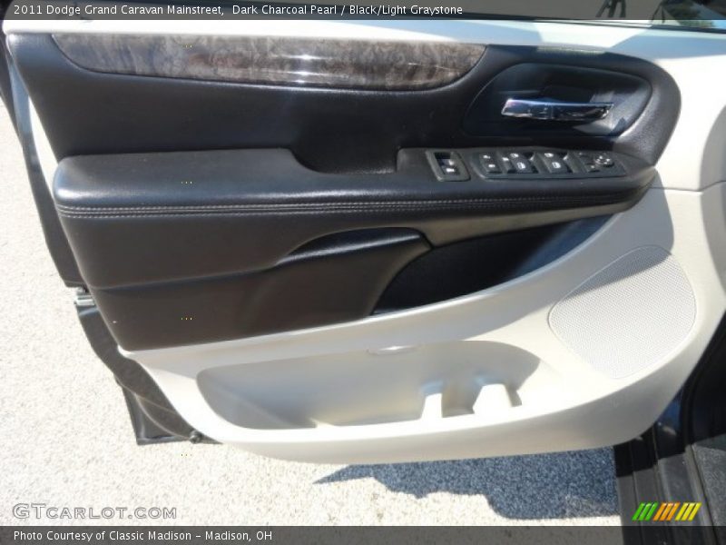 Dark Charcoal Pearl / Black/Light Graystone 2011 Dodge Grand Caravan Mainstreet
