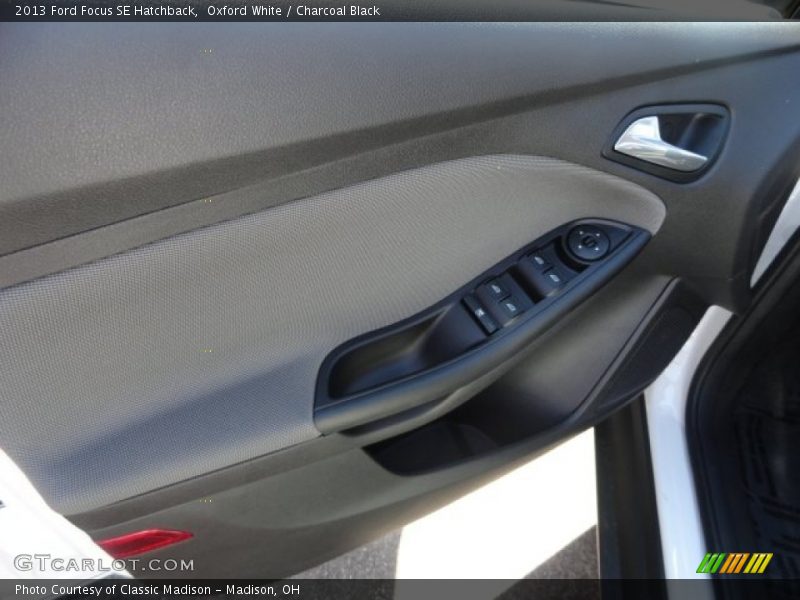 Oxford White / Charcoal Black 2013 Ford Focus SE Hatchback
