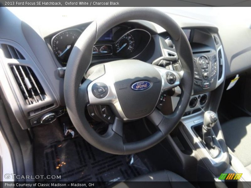 Oxford White / Charcoal Black 2013 Ford Focus SE Hatchback