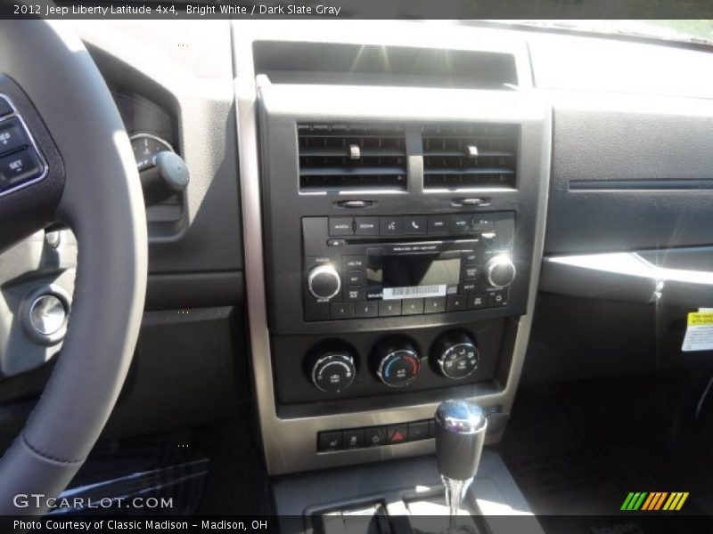 Bright White / Dark Slate Gray 2012 Jeep Liberty Latitude 4x4