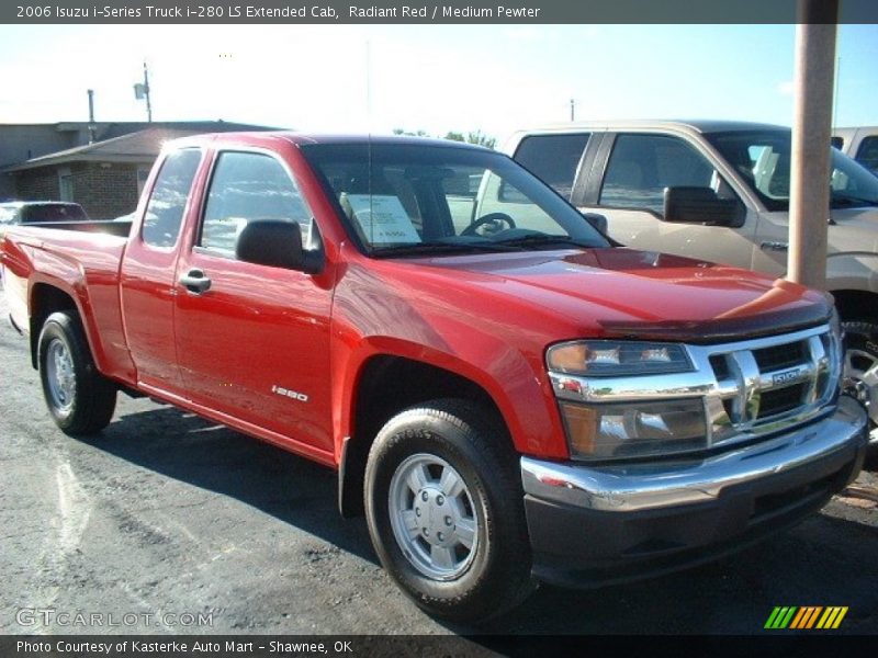 Front 3/4 View of 2006 i-Series Truck i-280 LS Extended Cab