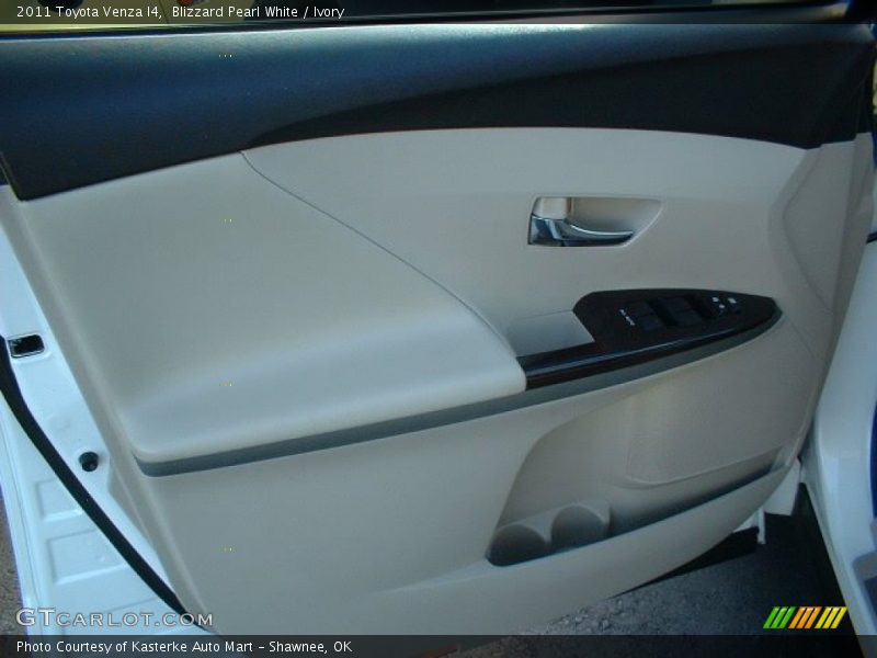 Blizzard Pearl White / Ivory 2011 Toyota Venza I4