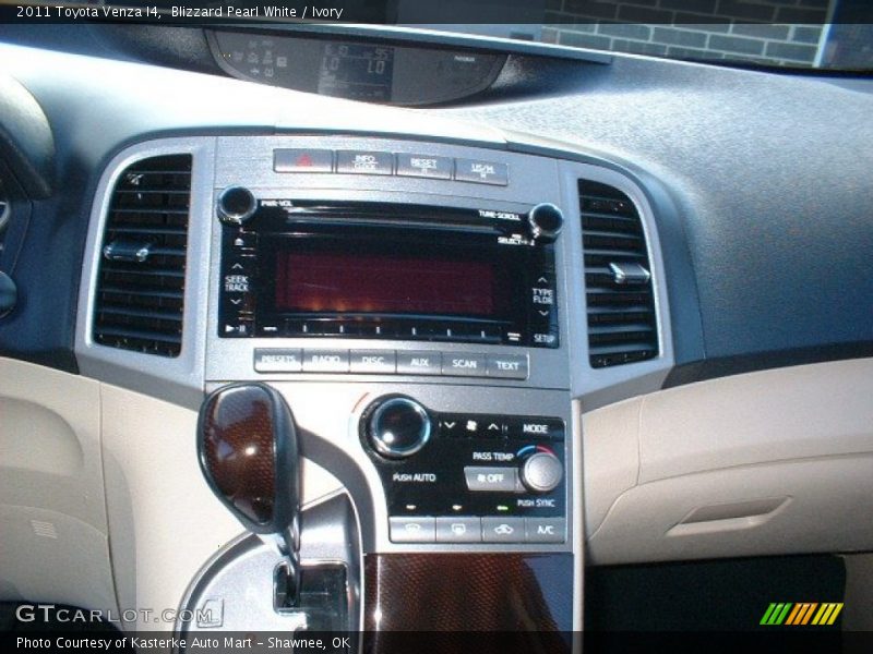 Blizzard Pearl White / Ivory 2011 Toyota Venza I4