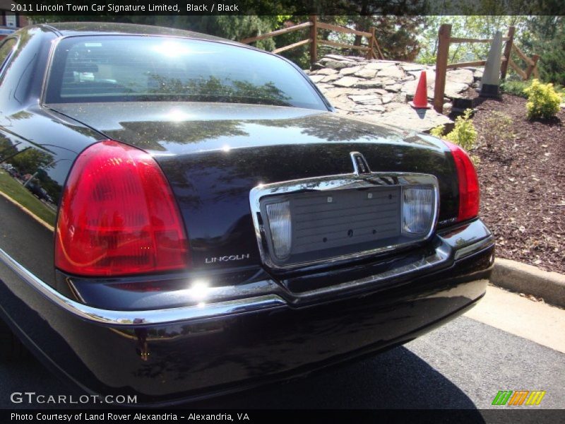 Black / Black 2011 Lincoln Town Car Signature Limited