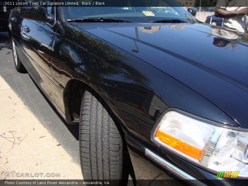 Black / Black 2011 Lincoln Town Car Signature Limited