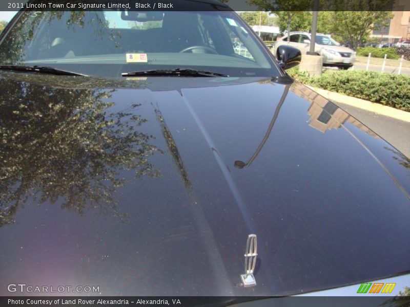 Black / Black 2011 Lincoln Town Car Signature Limited