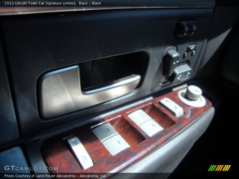 Black / Black 2011 Lincoln Town Car Signature Limited