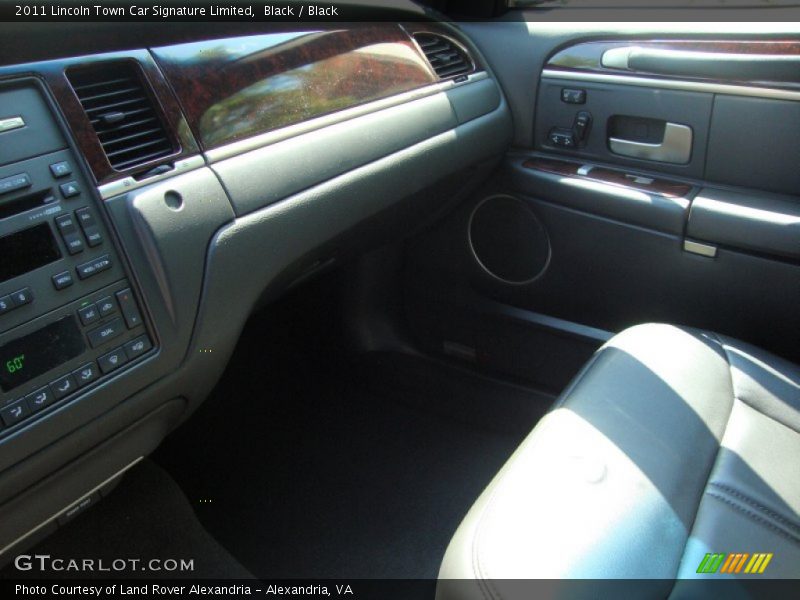 Black / Black 2011 Lincoln Town Car Signature Limited