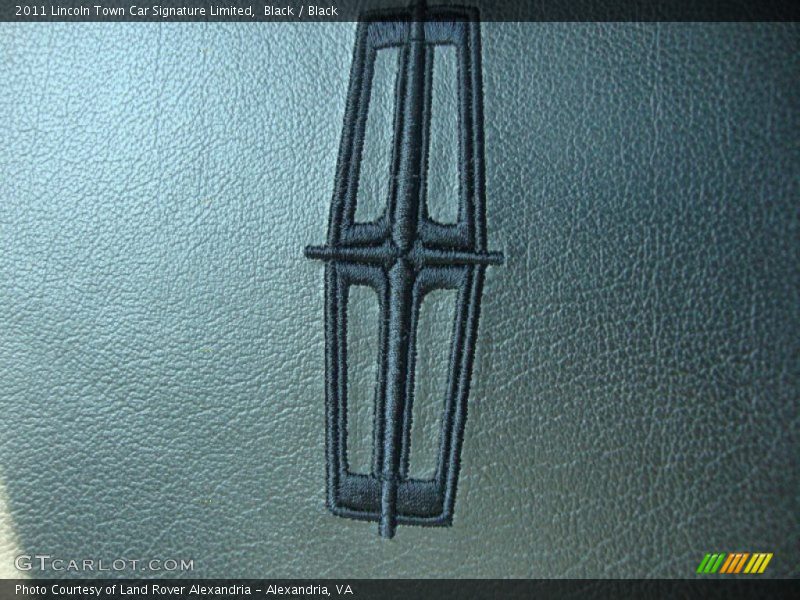 Black / Black 2011 Lincoln Town Car Signature Limited