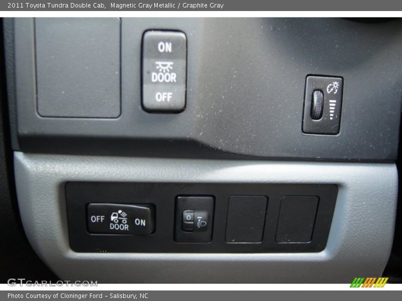 Magnetic Gray Metallic / Graphite Gray 2011 Toyota Tundra Double Cab