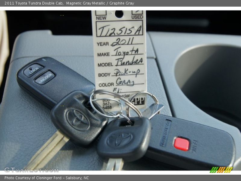 Magnetic Gray Metallic / Graphite Gray 2011 Toyota Tundra Double Cab