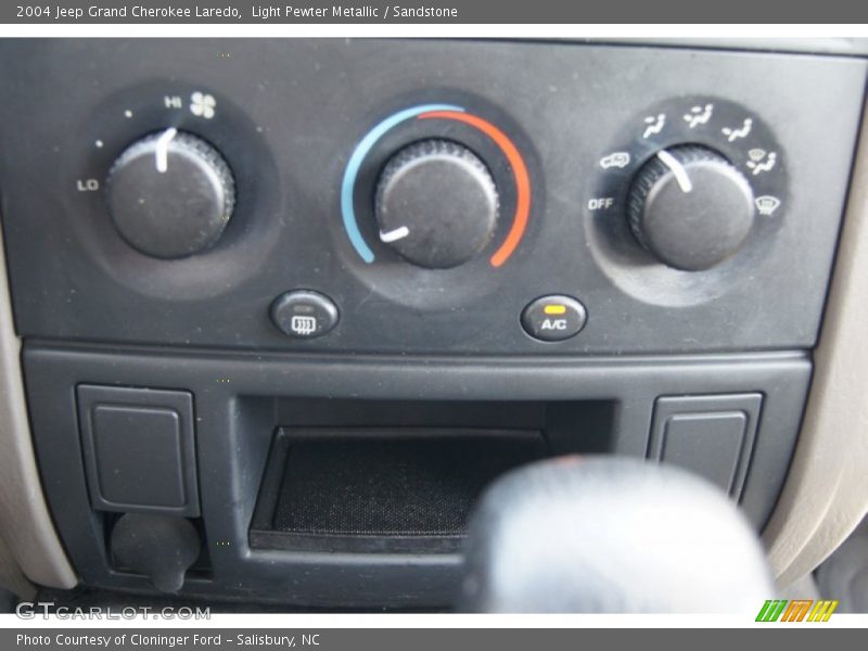 Light Pewter Metallic / Sandstone 2004 Jeep Grand Cherokee Laredo