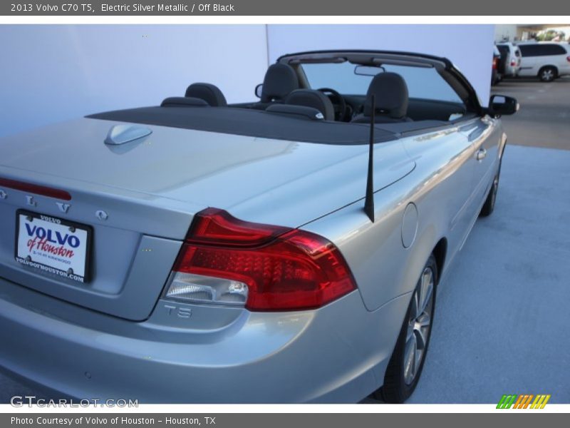 Electric Silver Metallic / Off Black 2013 Volvo C70 T5