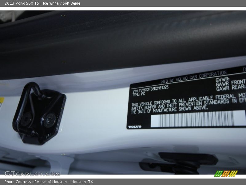 Ice White / Soft Beige 2013 Volvo S60 T5