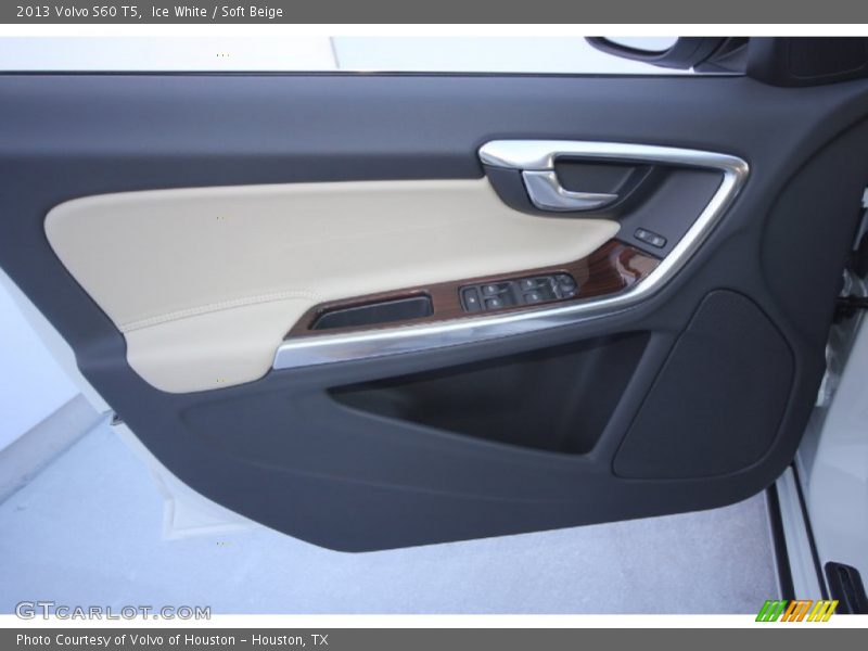 Ice White / Soft Beige 2013 Volvo S60 T5
