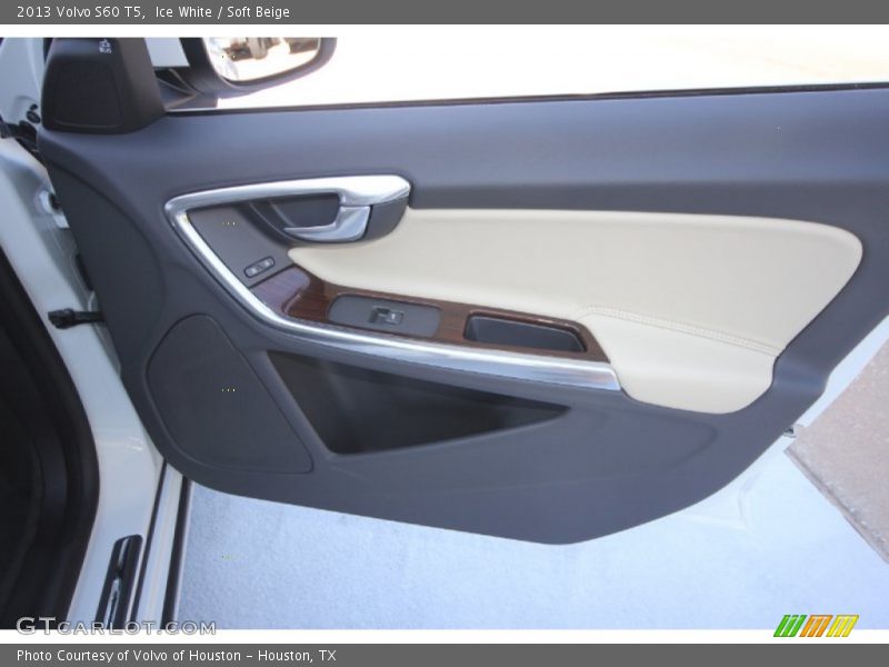 Ice White / Soft Beige 2013 Volvo S60 T5