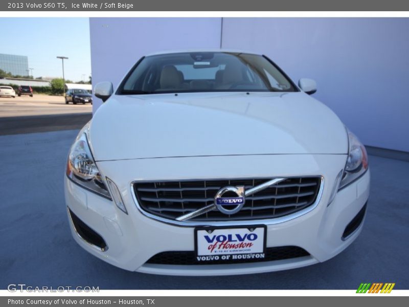 Ice White / Soft Beige 2013 Volvo S60 T5