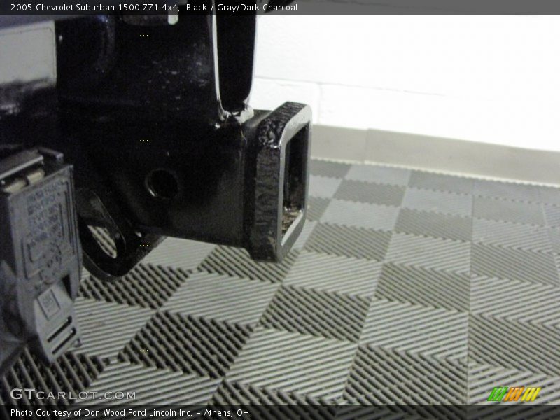 Black / Gray/Dark Charcoal 2005 Chevrolet Suburban 1500 Z71 4x4