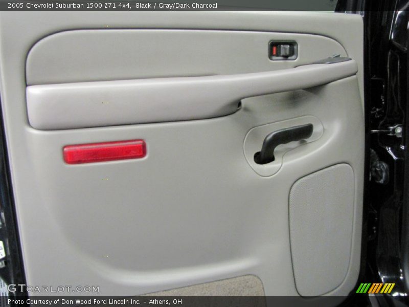 Black / Gray/Dark Charcoal 2005 Chevrolet Suburban 1500 Z71 4x4